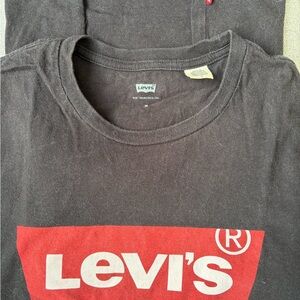 Y2K Levi's black Tee classic Red Logo